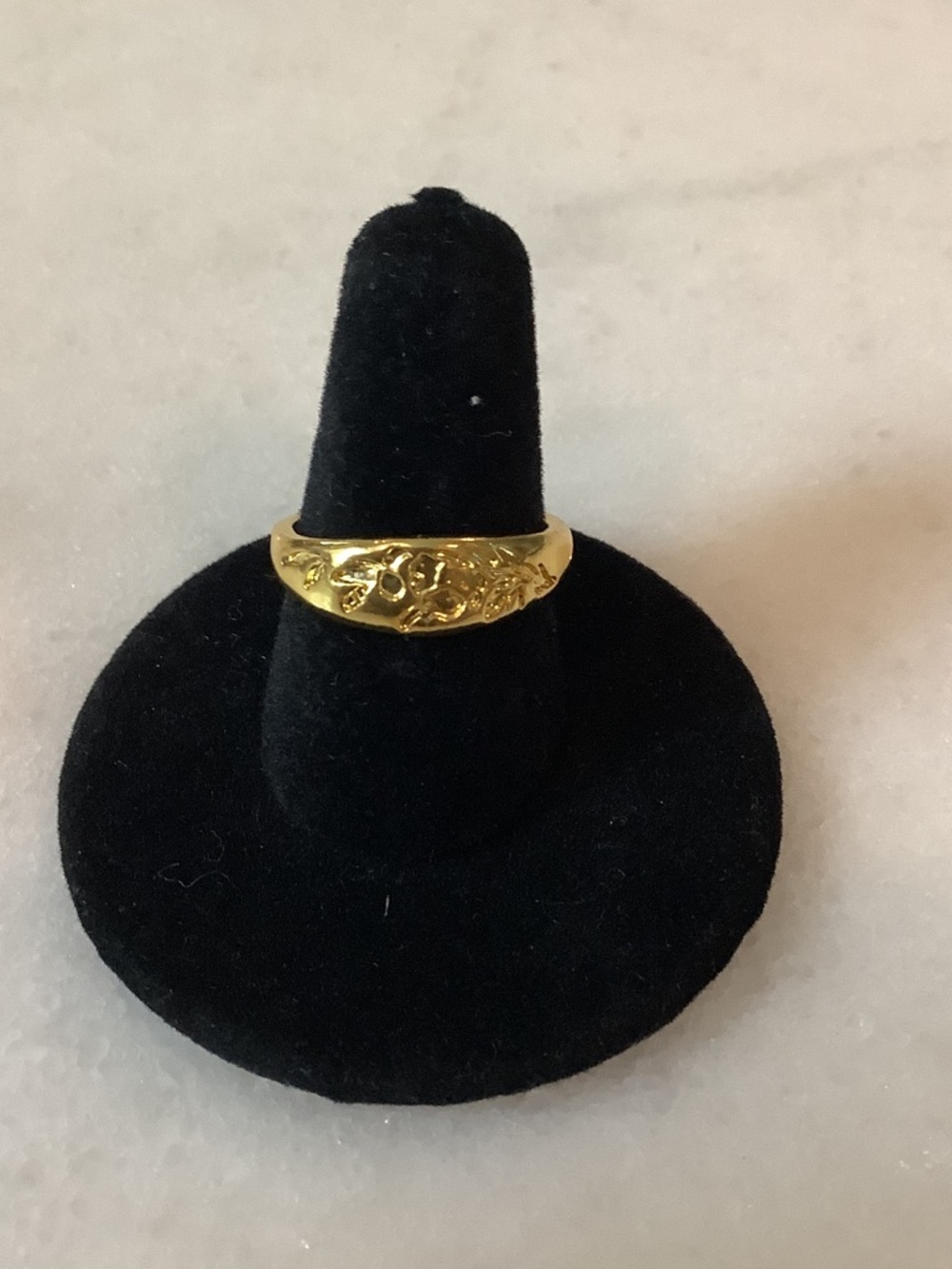 Gold Floral Engraved Women's Band Ring - Elegant Gold Tone, Brand New